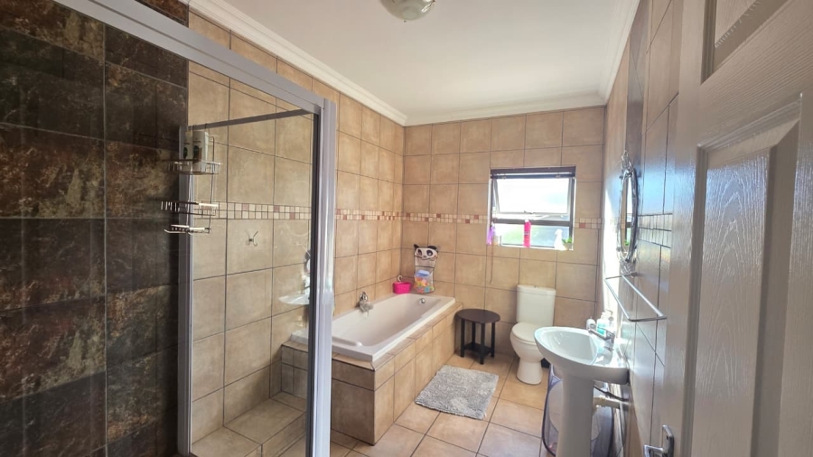 3 Bedroom Property for Sale in Country Club Western Cape